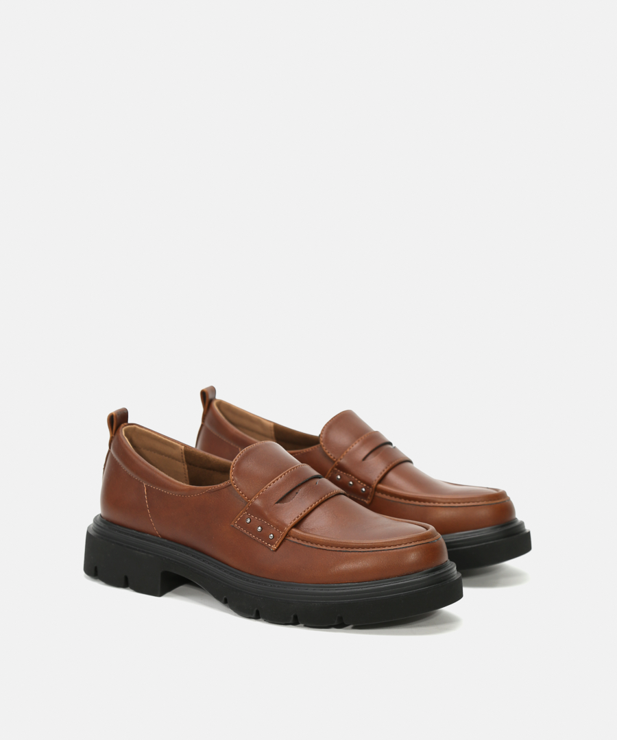 Mocassins detalhe tachas